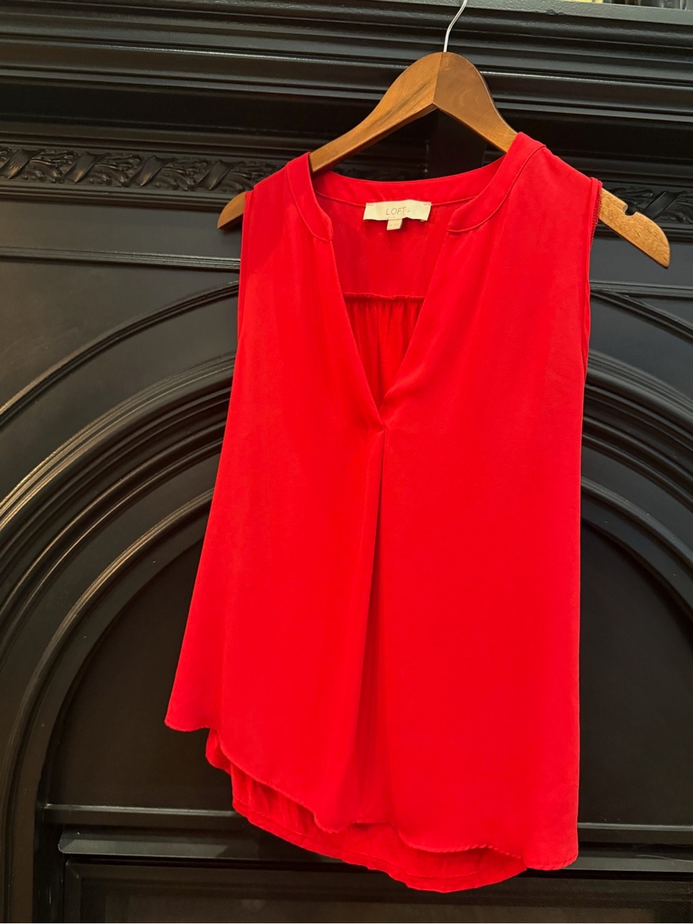 LOFT Red V-Neck Sleeveless Camisole